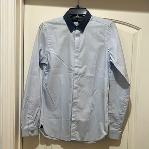 Elegant Blue Dress Shirt with Black Collar